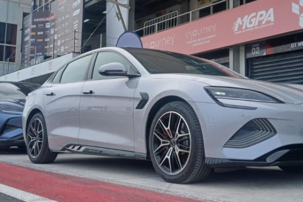 BYD Seal 2025: Debut Mandalika, Uji Coba Sirkuit Menakjubkan
