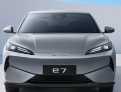 BYD e7: Sedan Listrik Mewah 520 Km, Cuma Rp 237 Juta?