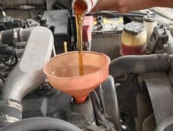 Bahaya Ganti Oli Mesin Beda Merek: Risiko yang Tak Terduga