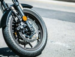 Ban Motor Kempes? Ini Penyebabnya & Cara Mencegahnya!