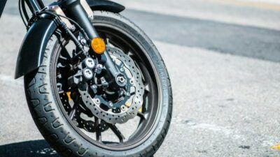 Ban Motor Kempes? Ini Penyebabnya & Cara Mencegahnya!