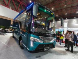 Bus Baru Grand Touristo: Sasis Isuzu, Mewah & Canggih