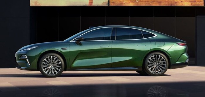 Geely Hybrid Murah: Canggih, Rp200 Jutaan, Spesifikasi Memukau!