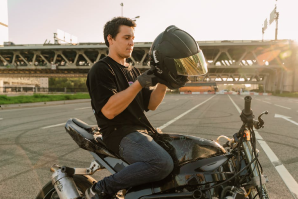 Helm Bikin Gatal? Penyebab & Solusi Cepat Atasi Iritasi Kulit Kepala