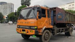 Hindari Kecelakaan Maut: Tips Aman Berkendara Dekat Truk Besar
