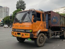 Hindari Kecelakaan Maut: Tips Aman Berkendara Dekat Truk Besar