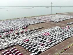 Industri Otomotif Terpuruk: Penjualan Dalam Negeri dan Ekspor Anjlok