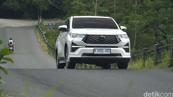 Innova Zenix Hybrid Irit Bensin? Konsumsi BBM-nya Bikin Takjub!