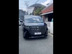 Jokowi Gunakan Mobil Mewah Silaturahmi, Kunjungan Ramah ke Dosen Pembimbingnya