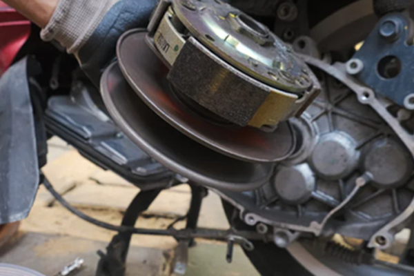 Kapan Ganti Kampas Rem Motor Matic? Tanda & Cara Mudah
