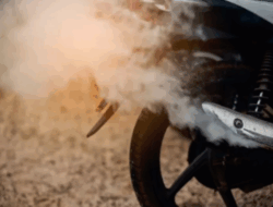 Knalpot Motor Bau? Atasi Masalahnya Sekarang Juga!