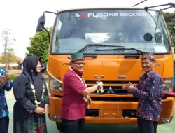 Mitsubishi Fuso: Truk Fighter untuk SMK Negeri 1 Kamal, Wujudkan Mimpi Pendidikan