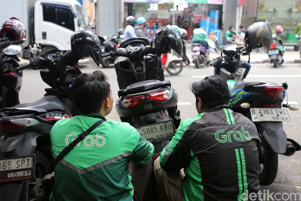 Penghasilan Ojol Anjlok? Dulu Rp300 Ribu, Kini Cuma Rp170 Ribu!