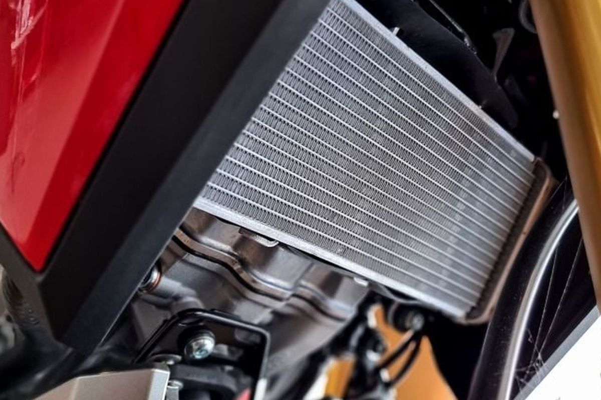 Radiator Motor Bocor? Bahaya yang Mengintai Mesin Anda