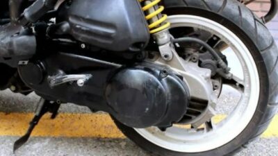 Rahasia Motor Matic: Mengapa Cuma Satu Shockbreaker?