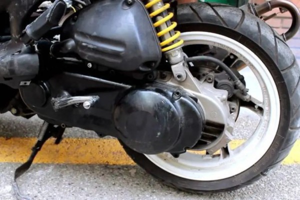 Rahasia Motor Matic: Mengapa Cuma Satu Shockbreaker?