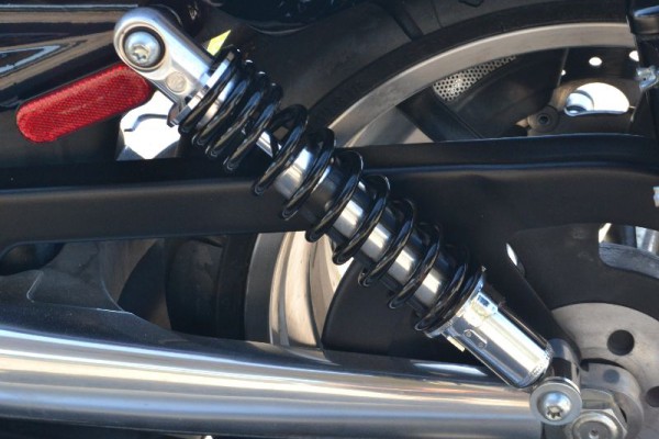 Shockbreaker Motor Keras? Solusi Servis & Penyebabnya Terungkap