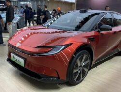 Toyota bZ5: Mobil Listrik Murah Baterai BYD Blade, Produksi Massal!