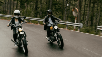 Waspada! Ciri Biker Berbahaya: Knalpot Brong & Ugal-ugalan di Jalan