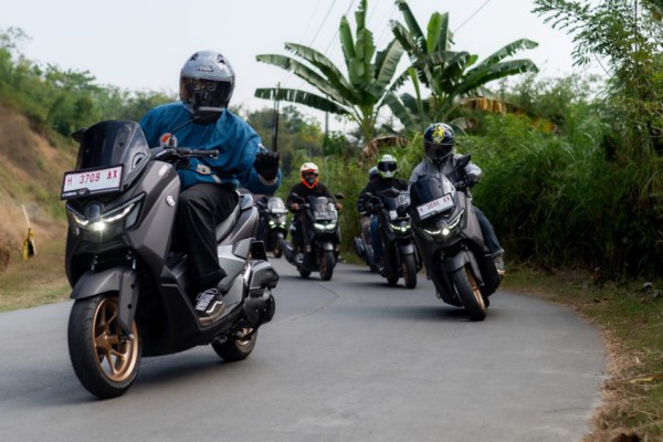 Yamaha Nmax Turbo: 9 Fitur Canggih, Termasuk Y-Shift!